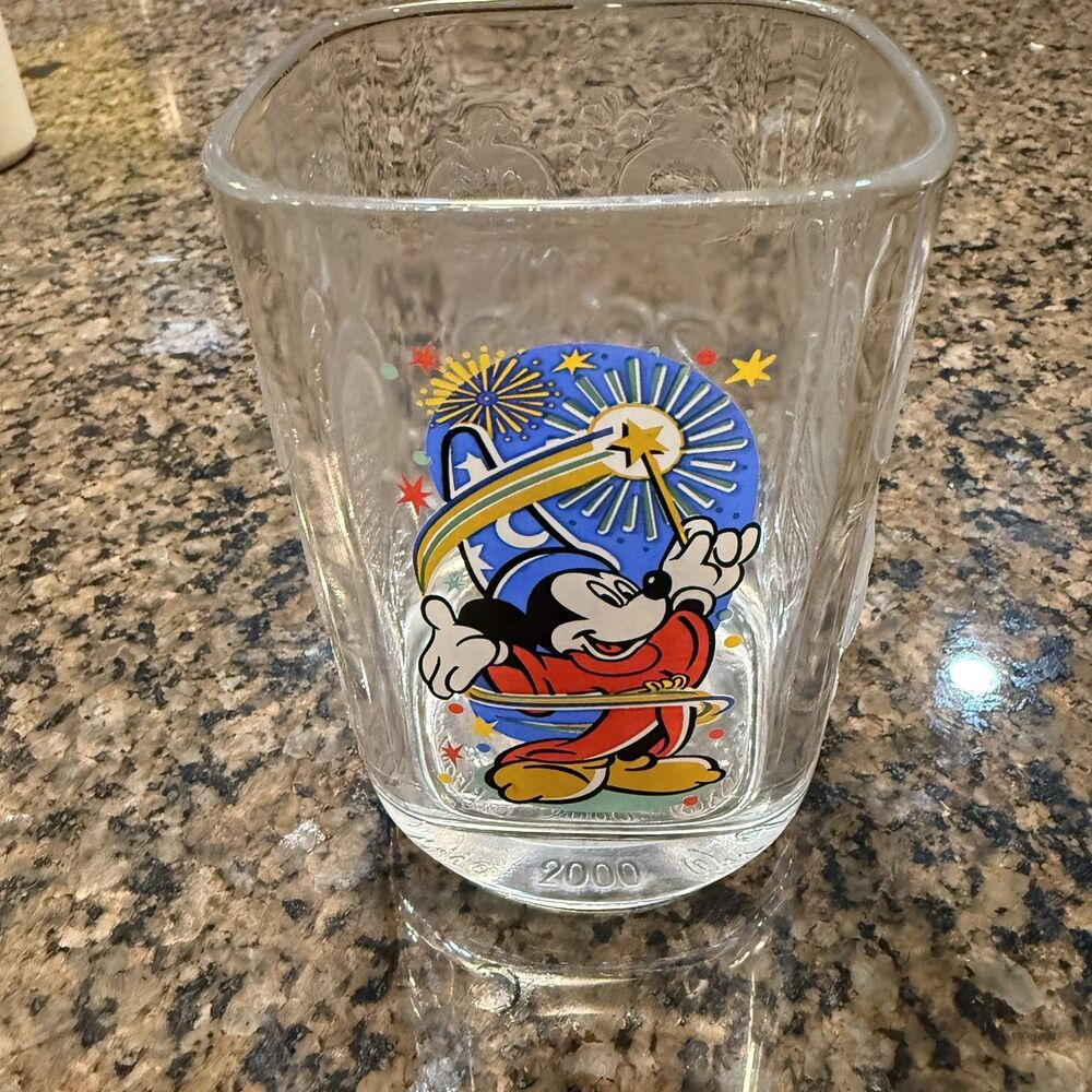VTG Disney Collectors Glass Cup 2000 McDonalds Mickey Walt Disney World Epcot